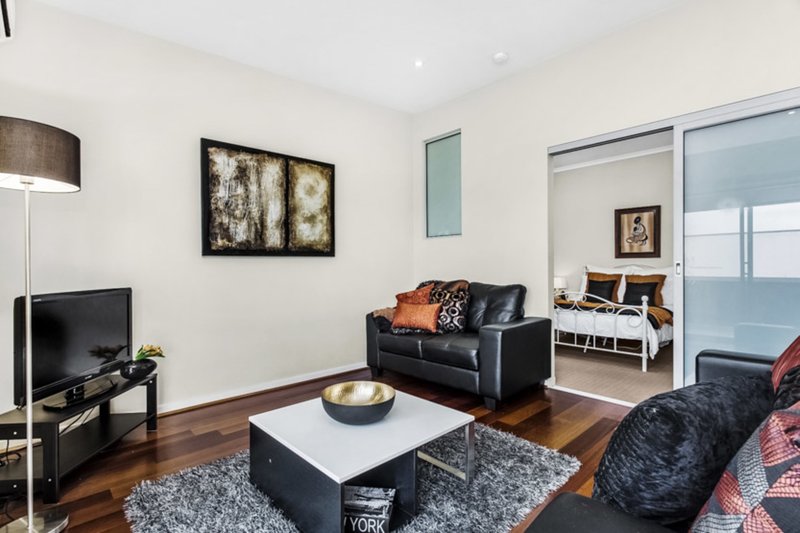 Photo - 10/4 Cumming Street, Brunswick West VIC 3055 - Image 3