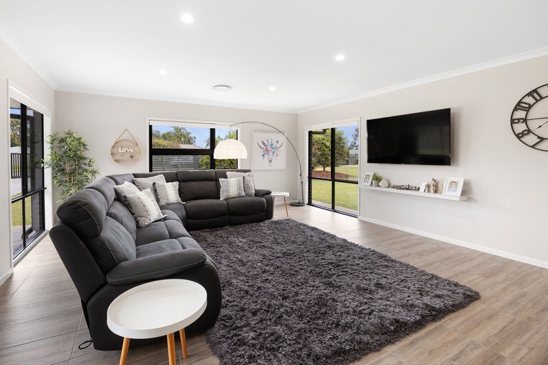 Photo - 104 Devonstone Drive, Cooroibah QLD 4565 - Image 3