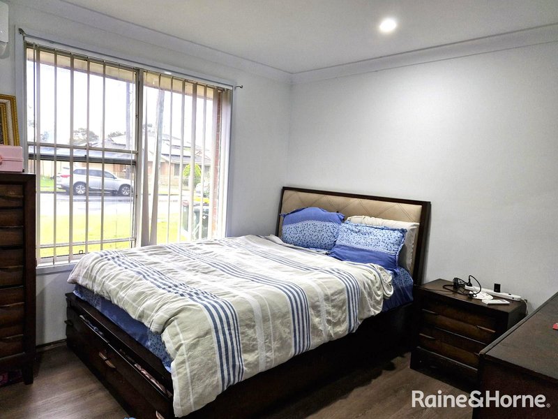 Photo - 104 Durham Street, Minto NSW 2566 - Image 3