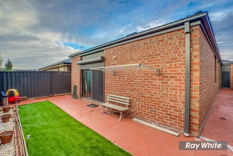 Photo - 104 Eltham Parade, Wyndham Vale VIC 3024 - Image 14