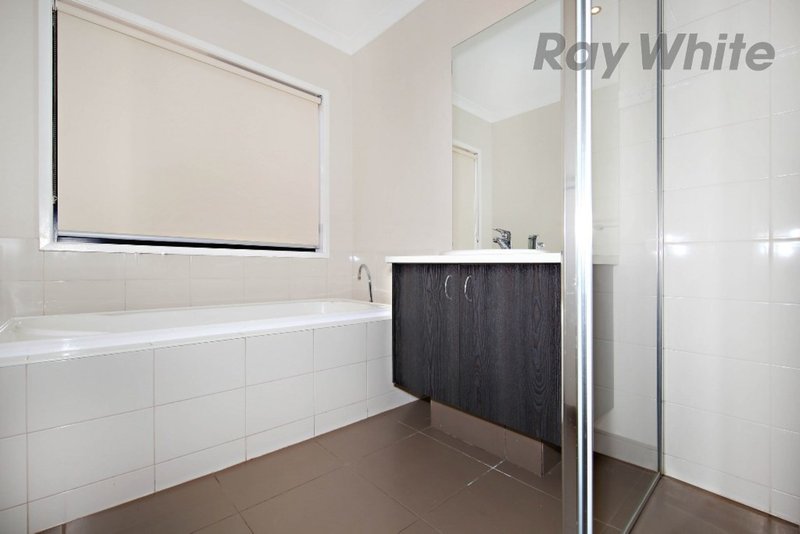 Photo - 104 Fongeo Drive, Point Cook VIC 3030 - Image 12