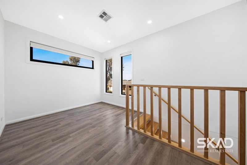 Photo - 104 Gallantry Avenue, Craigieburn VIC 3064 - Image 7