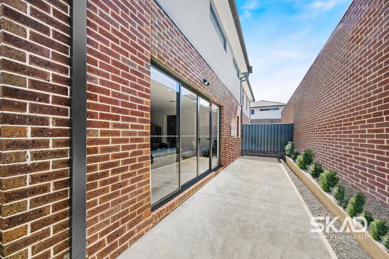 Photo - 104 Gallantry Avenue, Craigieburn VIC 3064 - Image 14