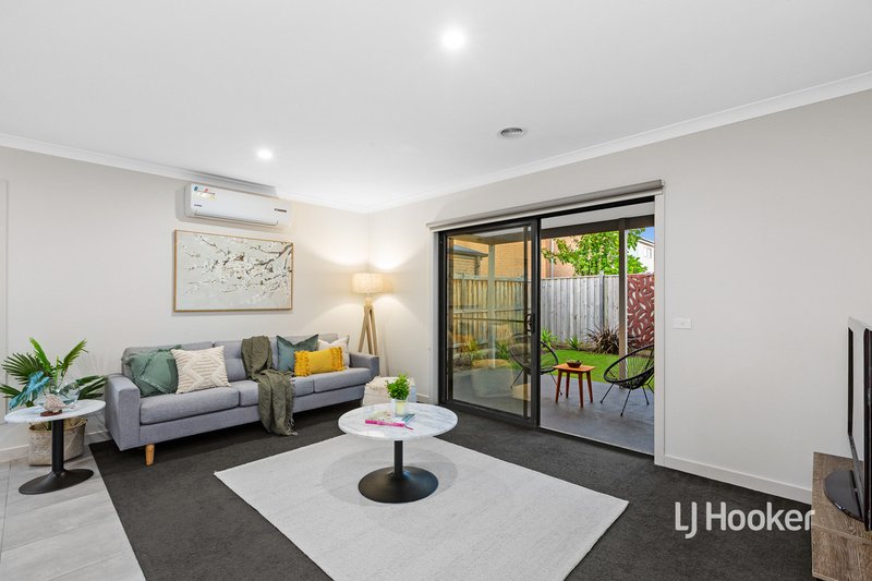 Photo - 104 Grassbird Drive, Point Cook VIC 3030 - Image 6