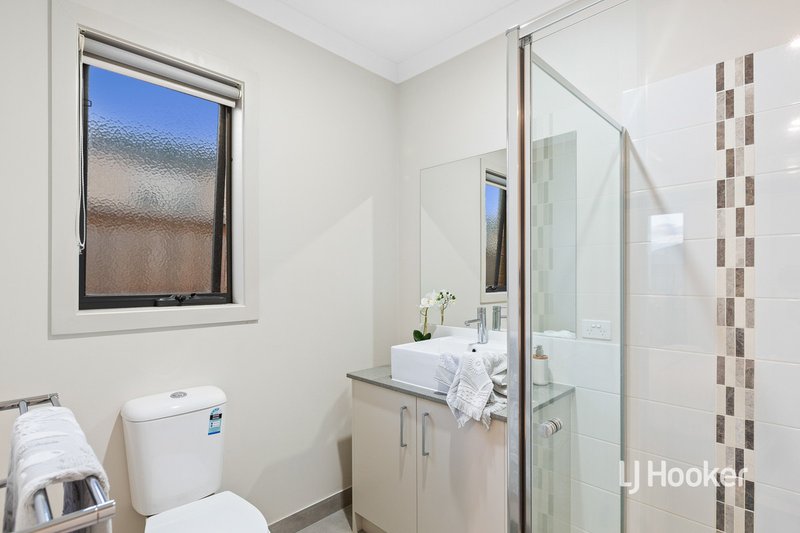 Photo - 104 Grassbird Drive, Point Cook VIC 3030 - Image 8