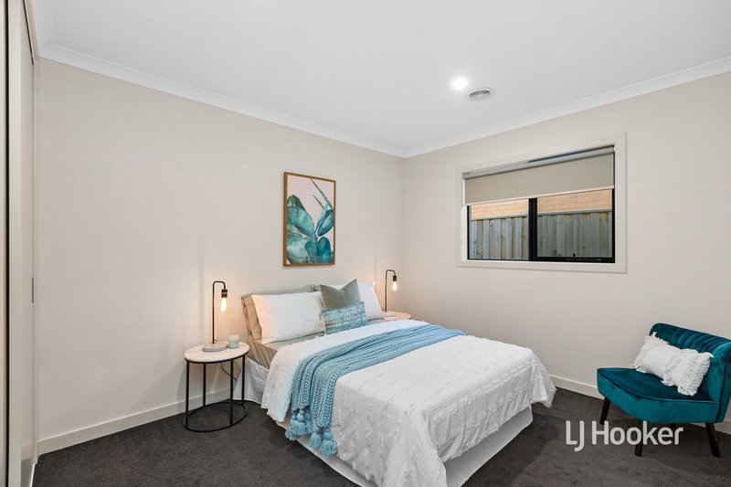 Photo - 104 Grassbird Drive, Point Cook VIC 3030 - Image 10