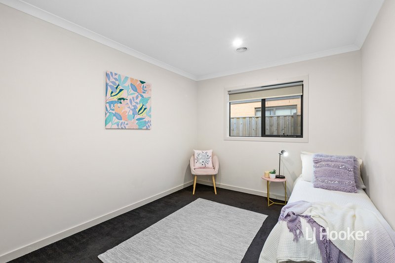 Photo - 104 Grassbird Drive, Point Cook VIC 3030 - Image 11