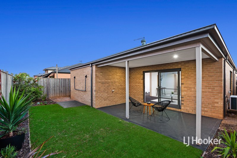 Photo - 104 Grassbird Drive, Point Cook VIC 3030 - Image 14