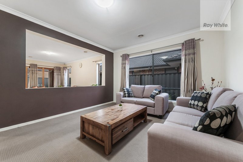 Photo - 104 Huntington Drive, Craigieburn VIC 3064 - Image 2