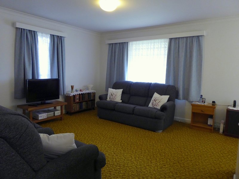 Photo - 104 King St , Woody Point QLD 4019 - Image 3