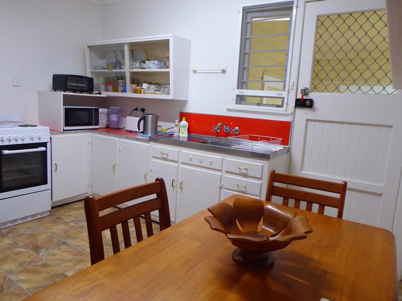 Photo - 104 King St , Woody Point QLD 4019 - Image 6