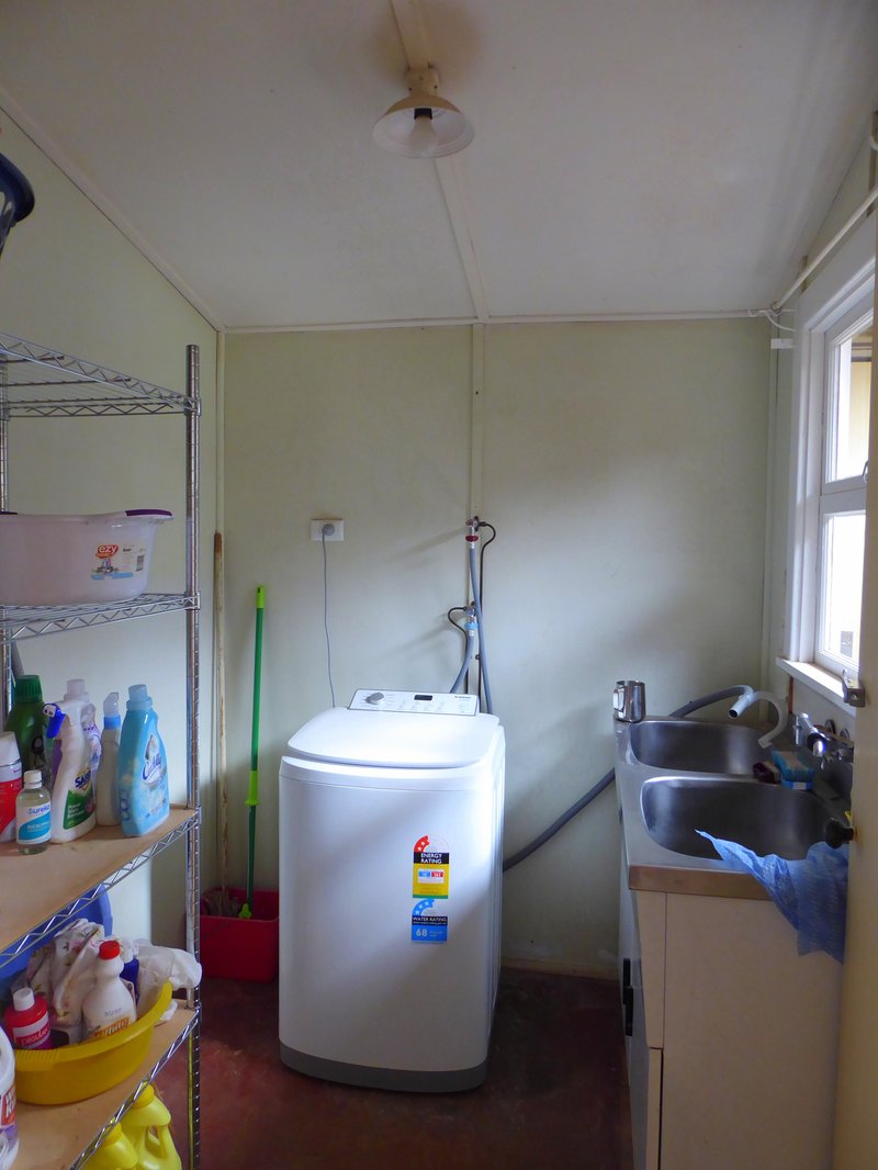 Photo - 104 King St , Woody Point QLD 4019 - Image 16