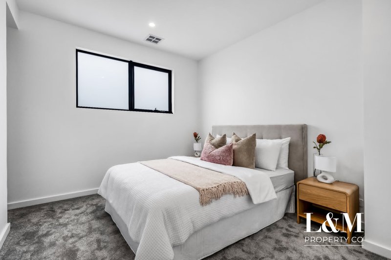 Photo - 104 Lincoln Drive, Keilor East VIC 3033 - Image 12