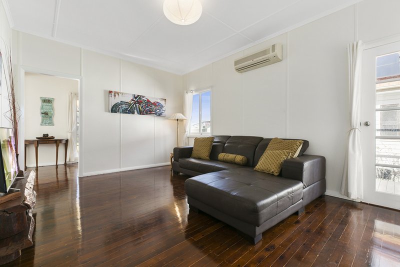 Photo - 104 Manly Road, Manly West QLD 4179 - Image 3