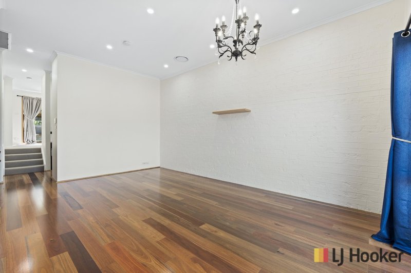 Photo - 10/4 Mansfield Place, Phillip ACT 2606 - Image 2