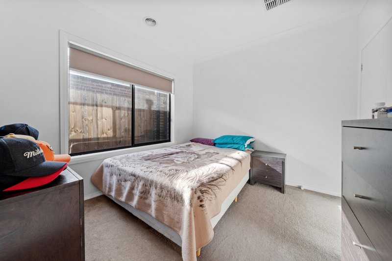 Photo - 104 Marriott Boulevard, Weir Views VIC 3338 - Image 5