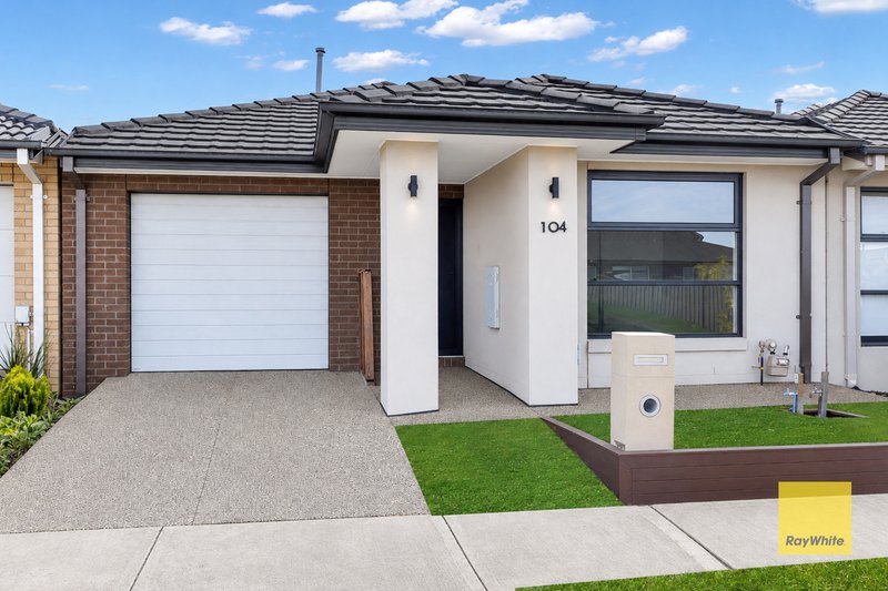 Photo - 104 Medallion Boulevard, Tarneit VIC 3029 - Image 1