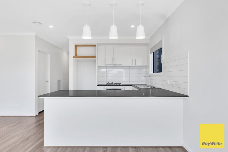 Photo - 104 Medallion Boulevard, Tarneit VIC 3029 - Image 2