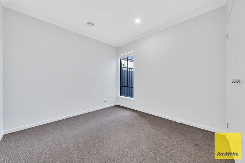 Photo - 104 Medallion Boulevard, Tarneit VIC 3029 - Image 7