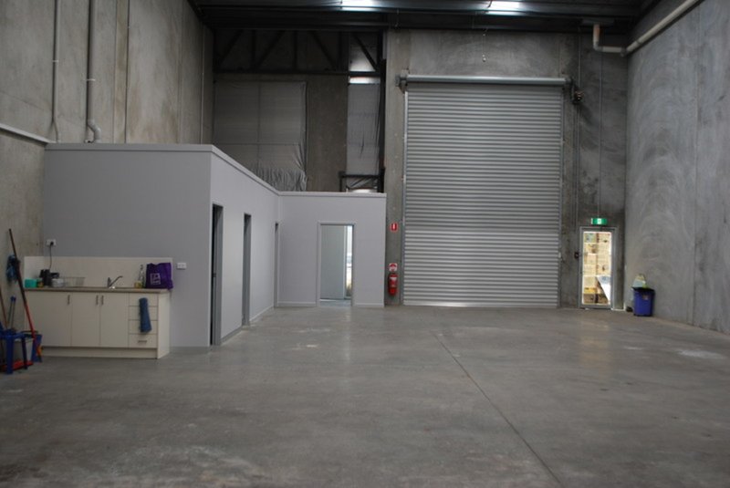 Photo - 10/4 Metrolink Circuit, Campbellfield VIC 3061 - Image 4