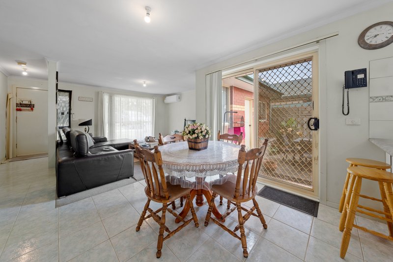 Photo - 104 Robinsons Road, Deer Park VIC 3023 - Image 3