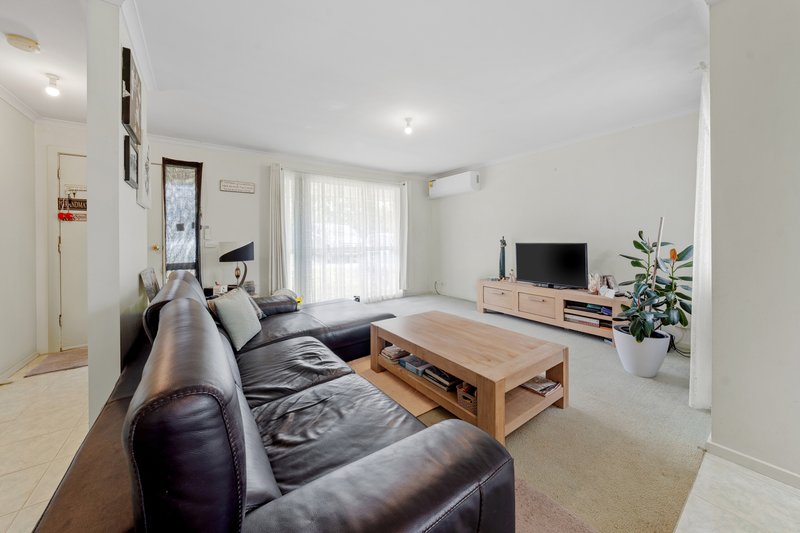 Photo - 104 Robinsons Road, Deer Park VIC 3023 - Image 6