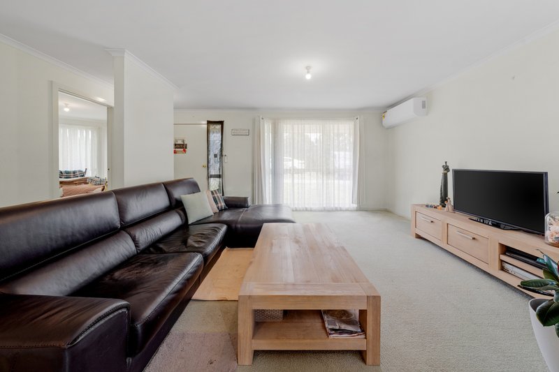 Photo - 104 Robinsons Road, Deer Park VIC 3023 - Image 7