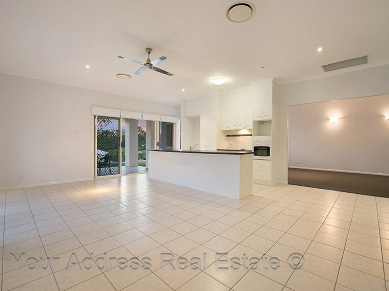 Photo - 104 Silvereye Crescent, Greenbank QLD 4124 - Image 6