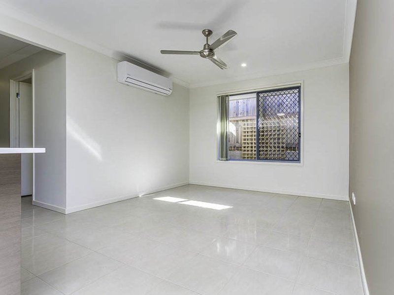 Photo - 104 Surround Street, Dakabin QLD 4503 - Image 4