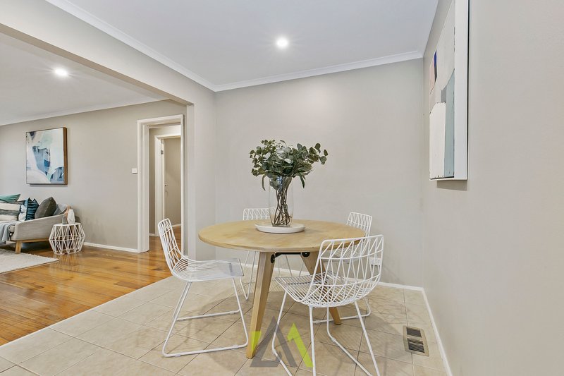 Photo - 104 Tamarisk Drive, Frankston North VIC 3200 - Image 3