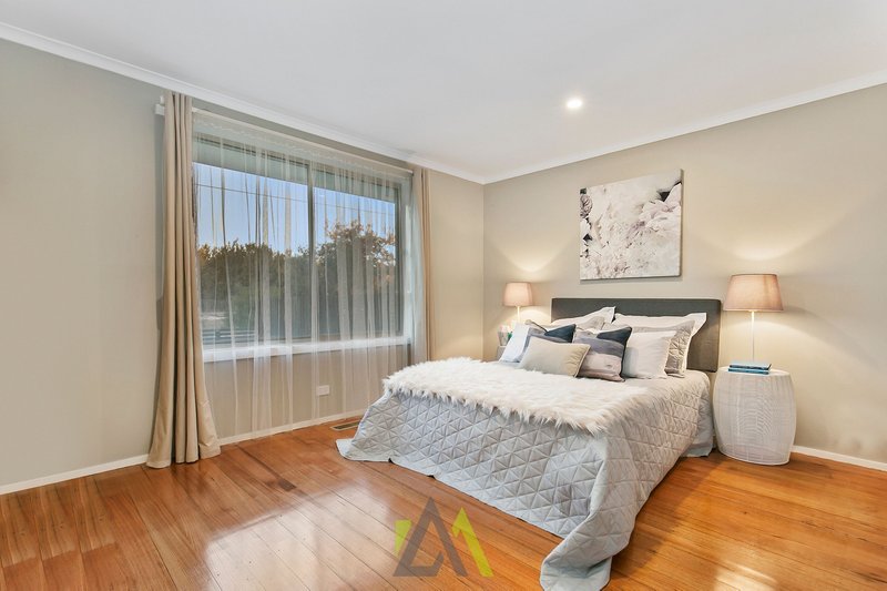 Photo - 104 Tamarisk Drive, Frankston North VIC 3200 - Image 6