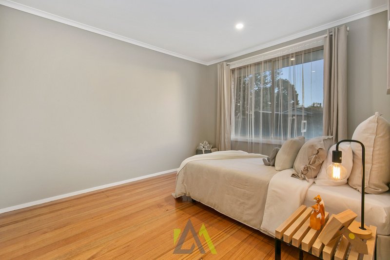 Photo - 104 Tamarisk Drive, Frankston North VIC 3200 - Image 7