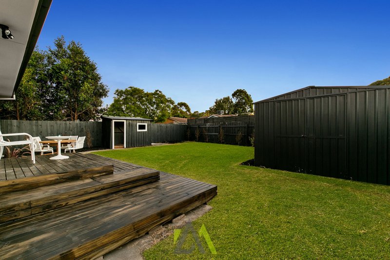 Photo - 104 Tamarisk Drive, Frankston North VIC 3200 - Image 9