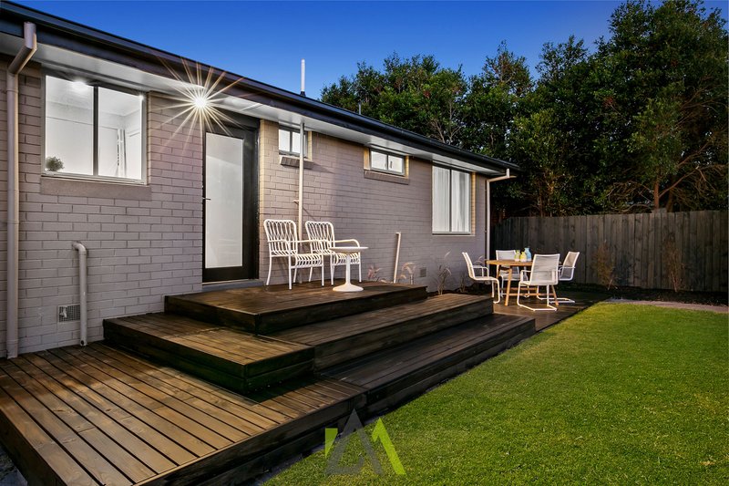 Photo - 104 Tamarisk Drive, Frankston North VIC 3200 - Image 10