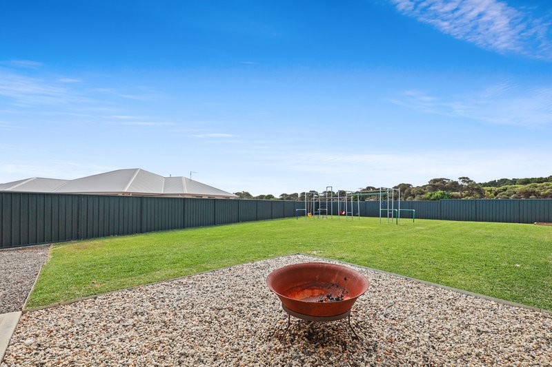 Photo - 104 Victoria Parade, Hindmarsh Island SA 5214 - Image 6