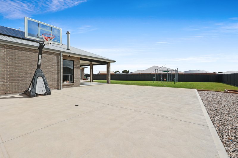 Photo - 104 Victoria Parade, Hindmarsh Island SA 5214 - Image 7