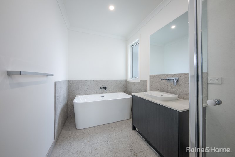 Photo - 10/40 Mitchells Lane, Sunbury VIC 3429 - Image 11