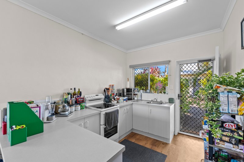 Photo - 10/401-409 Mccoombe Street, Mooroobool QLD 4870 - Image 3