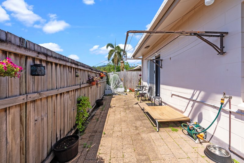 Photo - 10/401-409 Mccoombe Street, Mooroobool QLD 4870 - Image 9