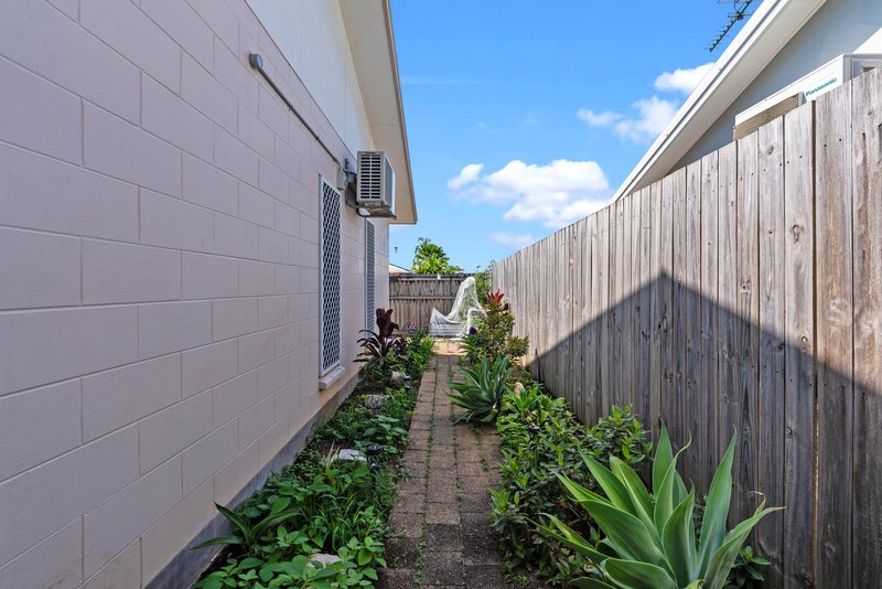 Photo - 10/401-409 Mccoombe Street, Mooroobool QLD 4870 - Image 10