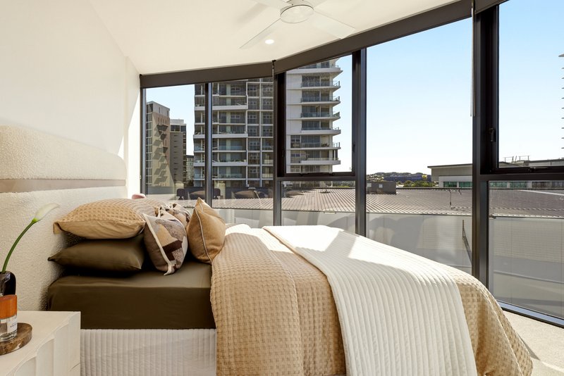 Photo - 10405/7 Wharf Street, Hamilton QLD 4007 - Image 8