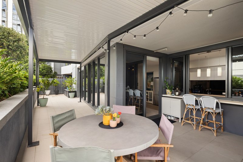 Photo - 10407/300 Old Cleveland Road, Coorparoo QLD 4151 - Image 2