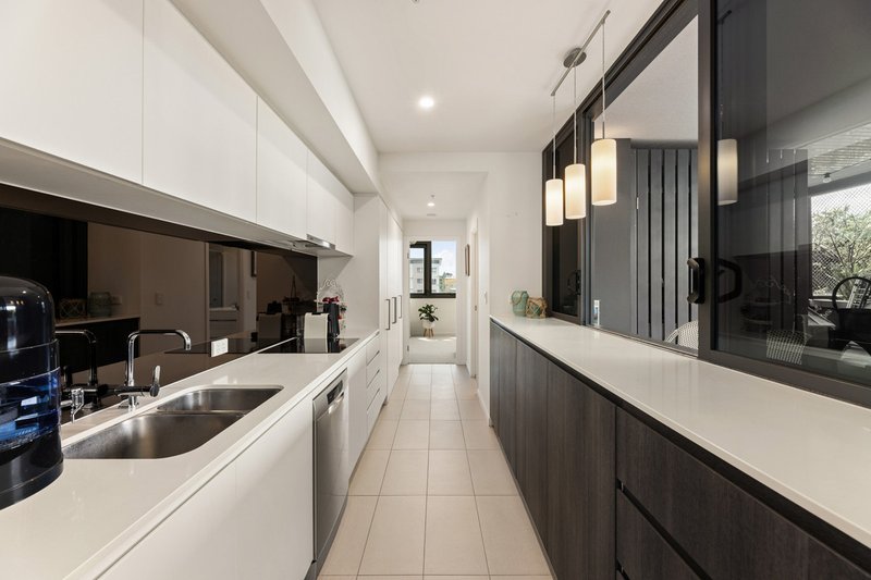 Photo - 10407/300 Old Cleveland Road, Coorparoo QLD 4151 - Image 5