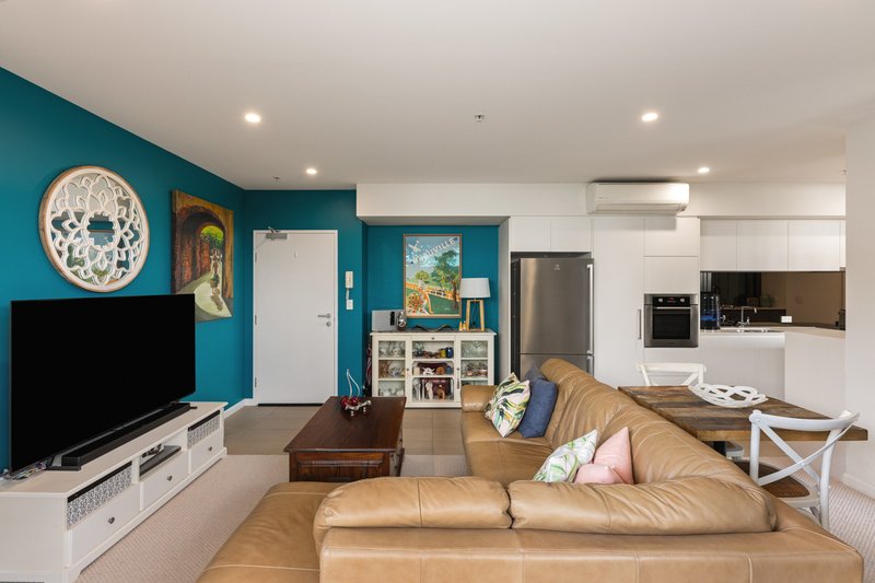 Photo - 10407/300 Old Cleveland Road, Coorparoo QLD 4151 - Image 6