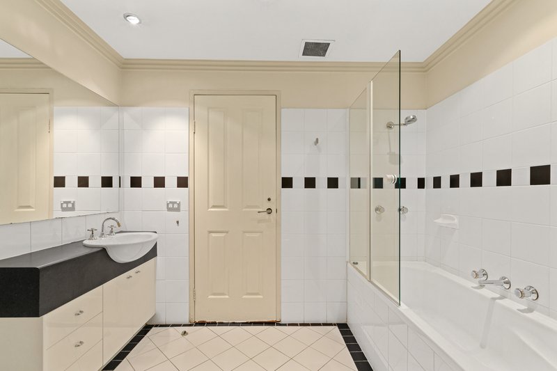 Photo - 104/110 Alfred Street, Milsons Point NSW 2061 - Image 5