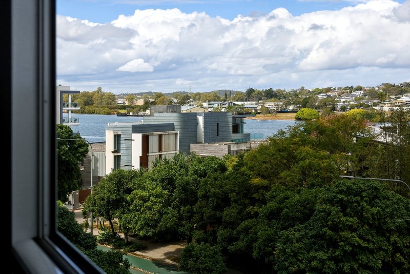 Photo - 10412/8 Harbour Road, Hamilton QLD 4007 - Image 1