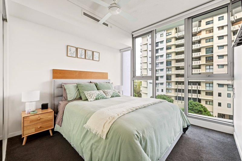 Photo - 10412/8 Harbour Road, Hamilton QLD 4007 - Image 5