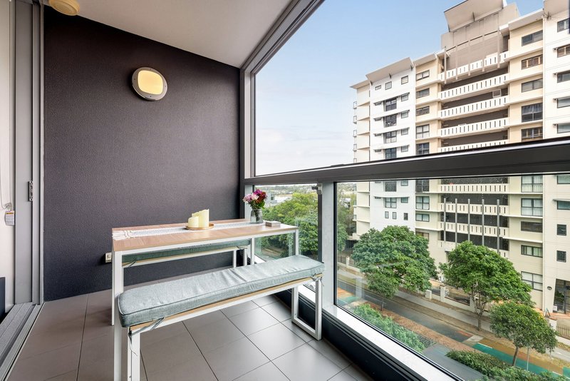 Photo - 10412/8 Harbour Road, Hamilton QLD 4007 - Image 9