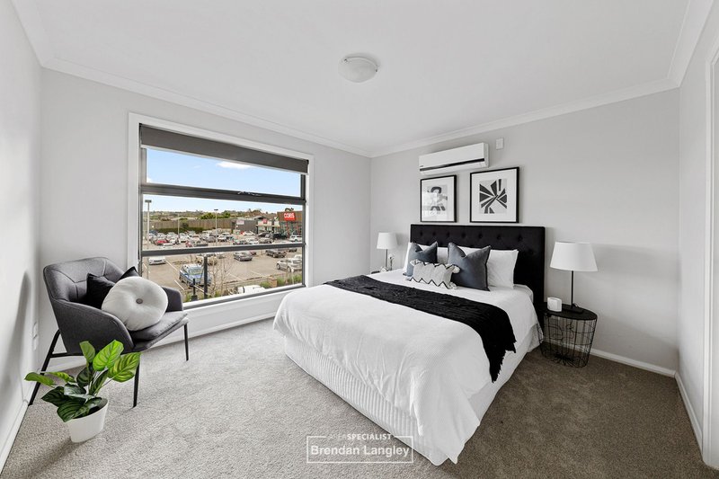 Photo - 104/141 Windermere Boulevard, Pakenham VIC 3810 - Image 10