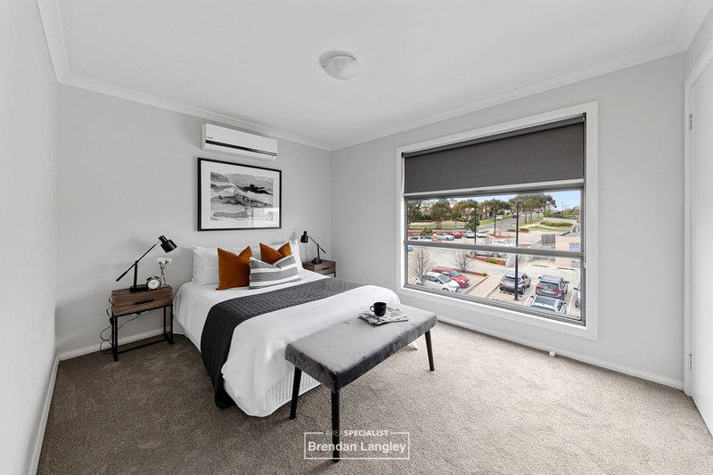 Photo - 104/141 Windermere Boulevard, Pakenham VIC 3810 - Image 11